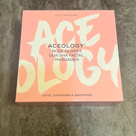 ACEOLOGY Rose Quartz Gua Sha Facial Massager - Picture 3 of 4